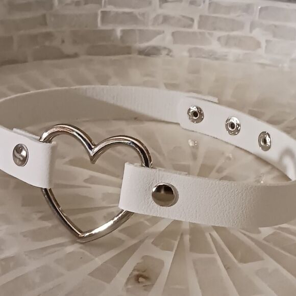 White Heart Shaped Choker Necklace, Silver Heart Pendant Choker - Picture 8 of 10
